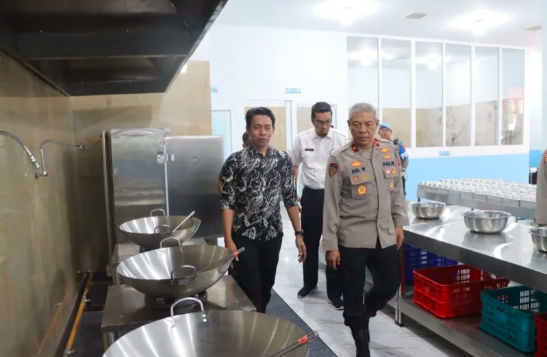 Pembangunan SPPG di Aceh Besar Capai 90 Persen, Wakapolda Aceh Tinjau Pembangunan SPPG ke-2 di Lamcot. (Foto;Dok)