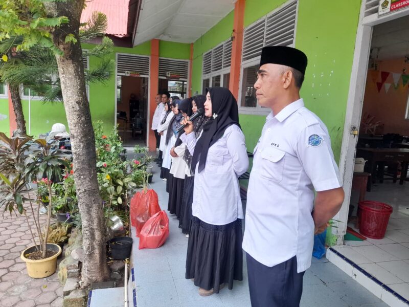Deputi Umum BPKS Fajran Zain memberikan motivasi di Madrasah Ibtidaiyah Swasta Balohan, Sabang. (Foto:Dok/Ist).